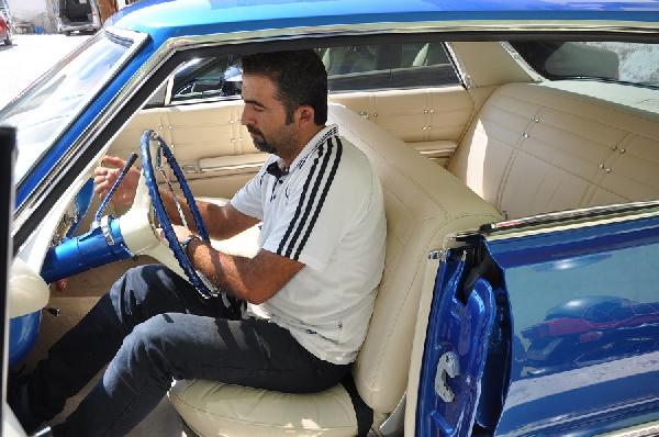 Samanlıktan çıkan klasik otomobil,baştan aşağı yenilendi