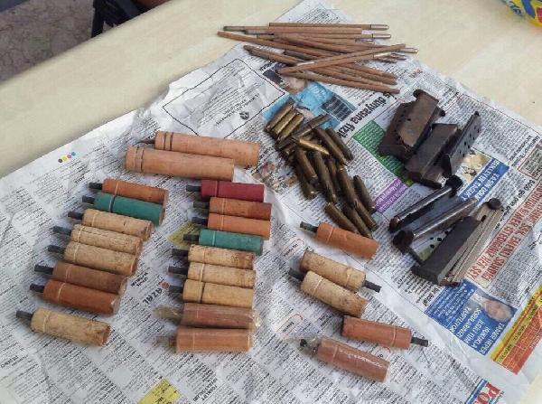 Şarjör, işaret fişekleri ve mermiler adliye taşınırken kalmış