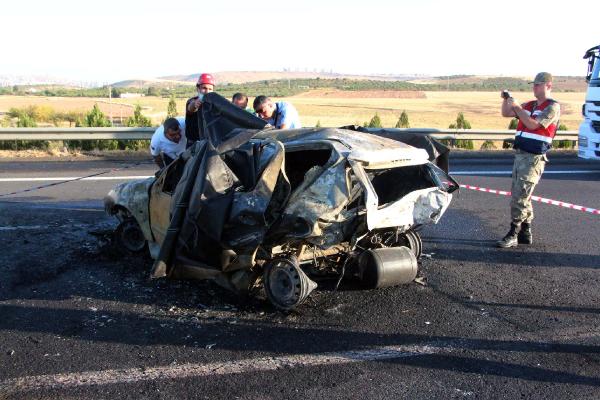 Aynı yöndeki aracın çarptığı otomobil takla atıp yandı: 2 ölü, 6 yaralı