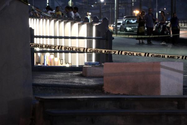 (FOTOĞRAF) Galata Köprüsü'nde şüpheli paket alarmı