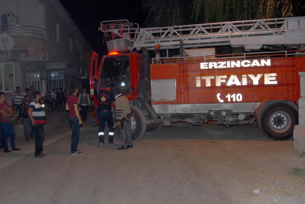 Saman balyalarının yandığı köyde terörist baskını paniği