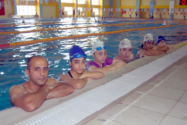 Engelleri 'kulaçla' attılar