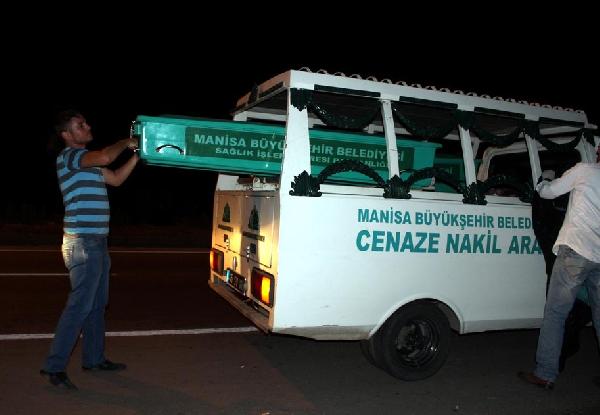 Salihli'de kaza: 2 ölü, 2 yaralı