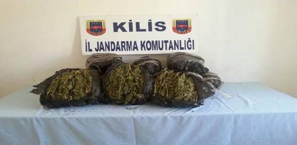 Sınıra bırakılan çuvaldan esrar çıktı