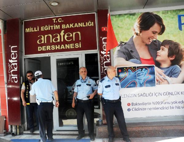 Yalova’da, polis dershanede arama yaptı