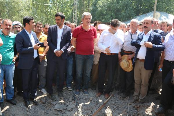 HDP Milletvekilleri Şemdinli'de incelemelerde bulndu