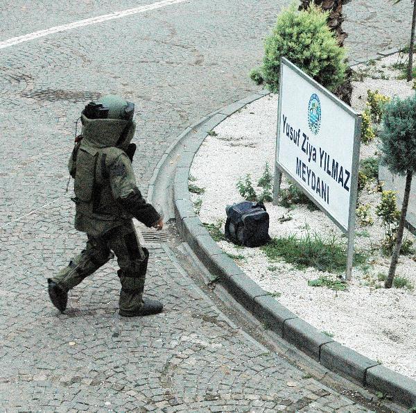 Şüpheli çantadan çamaşır çıktı