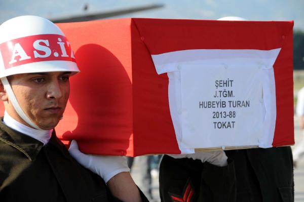 Şehit Teğmen Turan’ın memleketinde büyük üzüntü (2)