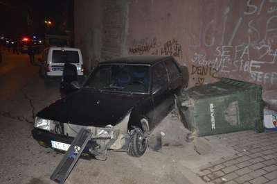 Kaza yapan otomobil hırsızları yakalandı