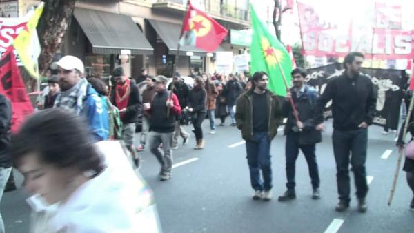 Buenos Aires'te PKK flamaları ile 'Türkiye' protestosu....