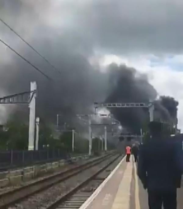 Londra’da ard arda korkutan patlamalar