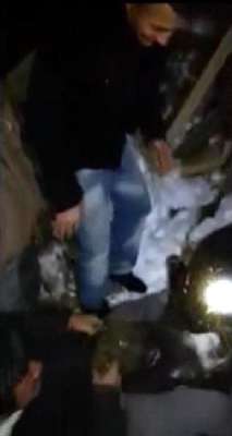 Çatısı çöken ahırıda kalan hayvanlar kurtarıldı