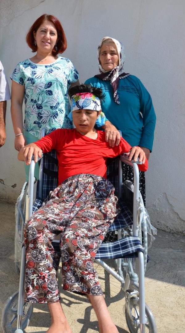 Annesi 34 yıl sırtında taşıdı