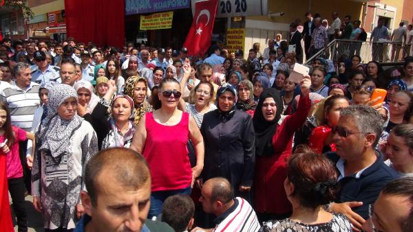 Şehit Barış Akın'ın evinin önünde teröre lanet
