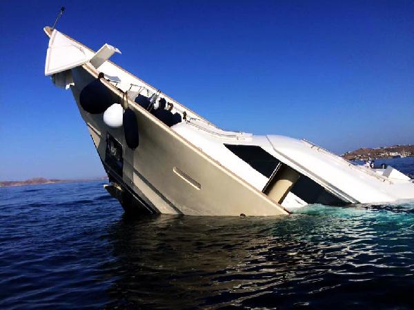 Türk yatı Mikonos'ta battı