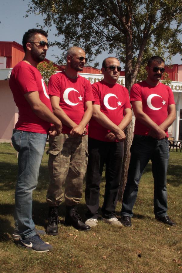 BBP'li başkan asker kıyafeti giyip teröre tepki gösterdi