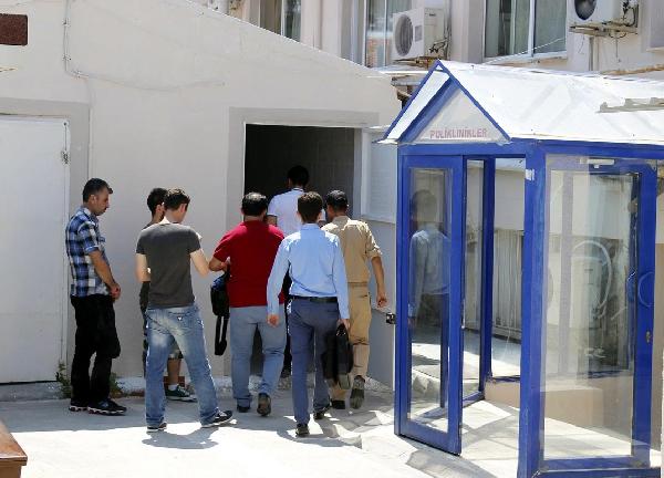 Foça'da, kaçakları taşıyan bota gemi çarptı: 2 ölü, 15 yaralı
