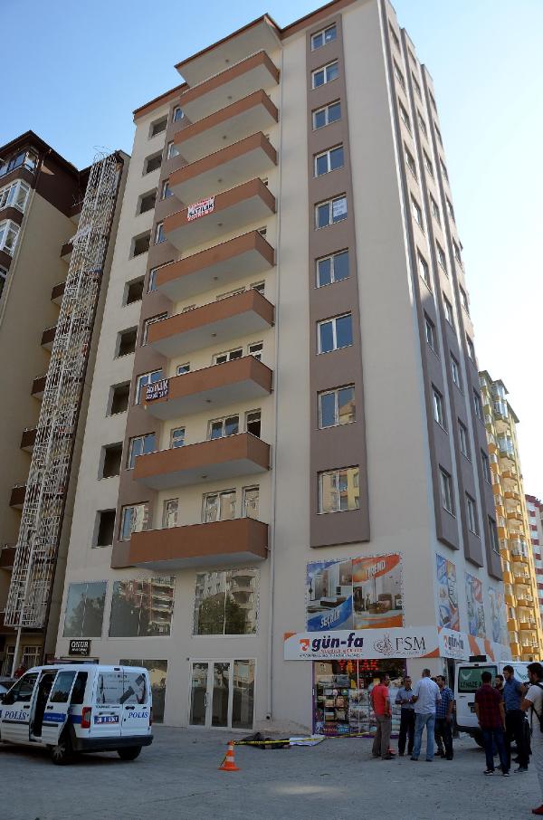 8’inci kattan atlayan şizofreni hastası öldü