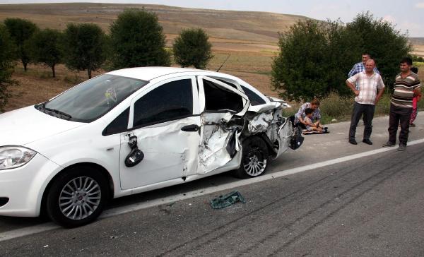 Ayçiçek yağı yüklü tanker otomobile çarptı: 1 yaralı