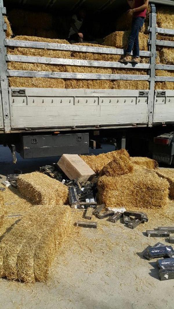 Saman balyası arasında 34 bin paket kaçak sigara ele geçti