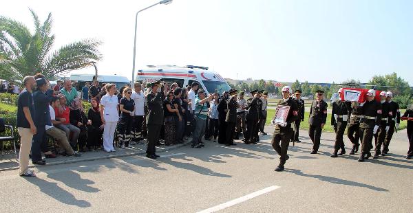 Bursa'da şehit cenazesinde Bakan Müezzinoğlu'na protesto