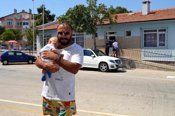 Bebeğiyle sağlık ocağında mahsur kaldı
