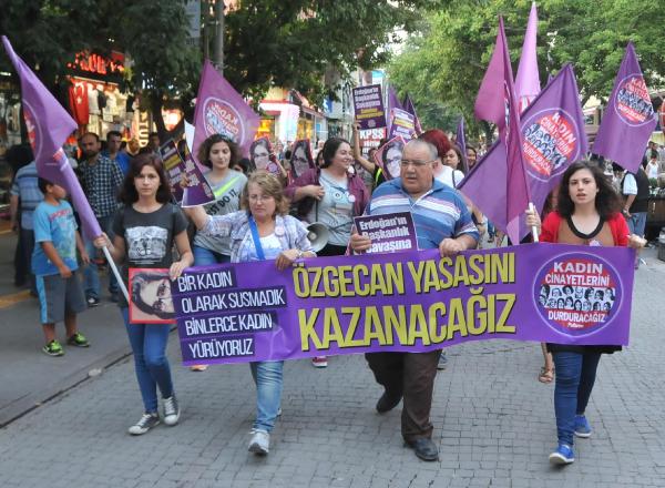 Eskişehir'de kadınlar 'Özgecan Yasası' için yürüdü