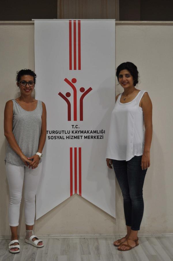 İki gönüllü öğretmenden çocuklara yardım eli