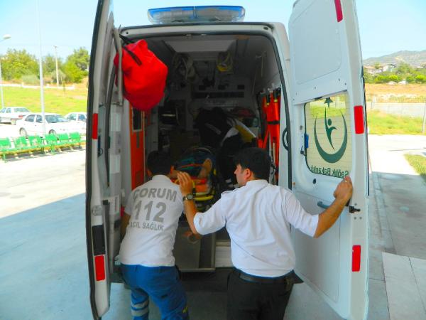 Otomobil bariyerlere çarptı: 5 yaralı