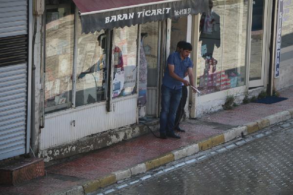 Bordering province partialy normalise, as shops are reopened