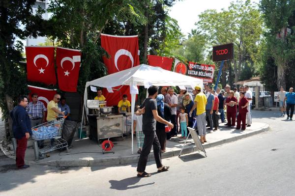 Gümrükçülerden şehitler için 3 bin kişilik lokma