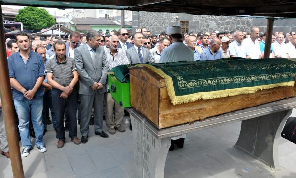 Trabzon'da intihar eden polis, Erzurum'da toprağa verildi