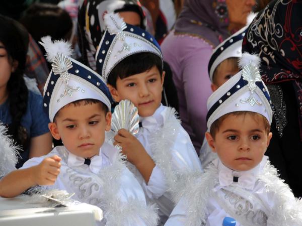 Tokat'ta 100 çocuk sünnet ettirildi
