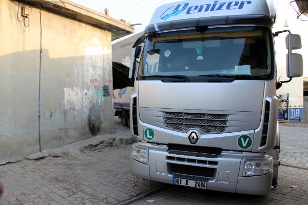 Silopi'de YDG-H'liler, el koydukları TIR'ı emniyete sürdü