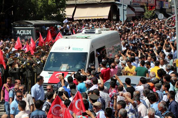 Şehit er Ömer Erüstün, Afşin'de gözyaşlarıyla toprağa verildi