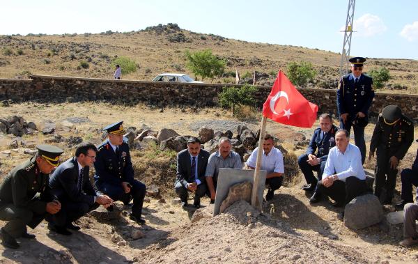 CHP Kayseri İl Başkanı Ayan: Şehidimizin mezarını bu halde bırakanları kınıyorum (2)