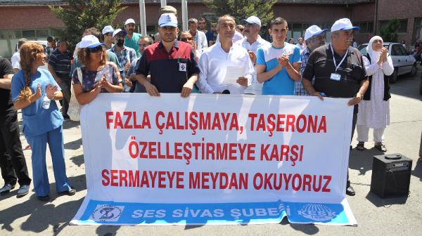 Sivas'ta hastanelerin birleşmesine tepki