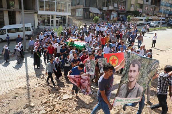 Çatışmada ölen PKK'lı  Şemdinli'de toprağa verildi