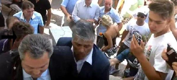 Yunan Savunma Bakanı, İstanköy'de protesto edildi