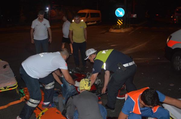 Motosiklet, minibüse çarptı: 1 ölü, 1 yaralı