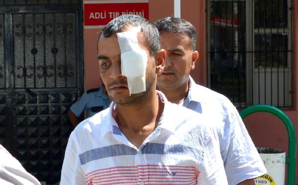 Babasını dövdü, linç edilmekten polis kurtardı