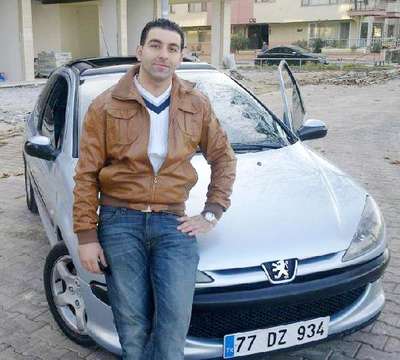 Yalova’da park halindeki otomobile çarpan motosikletin sürücüsü öldü