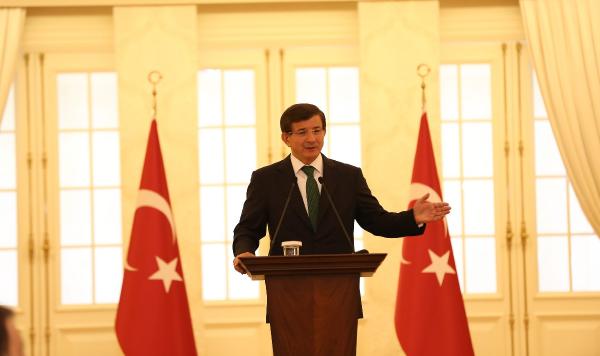 Davutoğlu: Hepimizin teyakkuz halinde olması gereken şey kardeşi kardeşe kırdırmak isteyenler olabilir