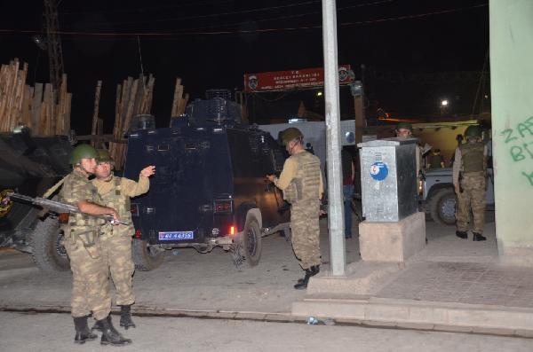 Cezaevi nöbet kulübelerine el yapımı patlayıcı atıldı