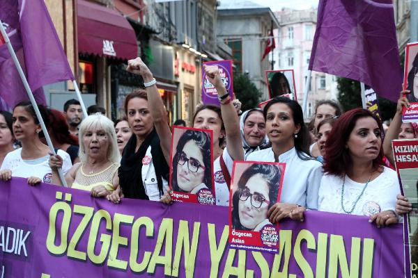 Kadınlar "Özgecan Yasası" için yürüdü