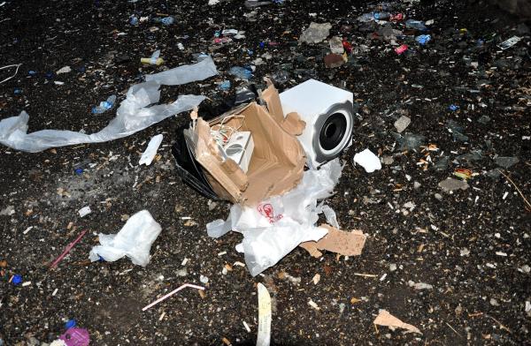 İnternet kafede unutulan paket  bomba paniğine neden oldu