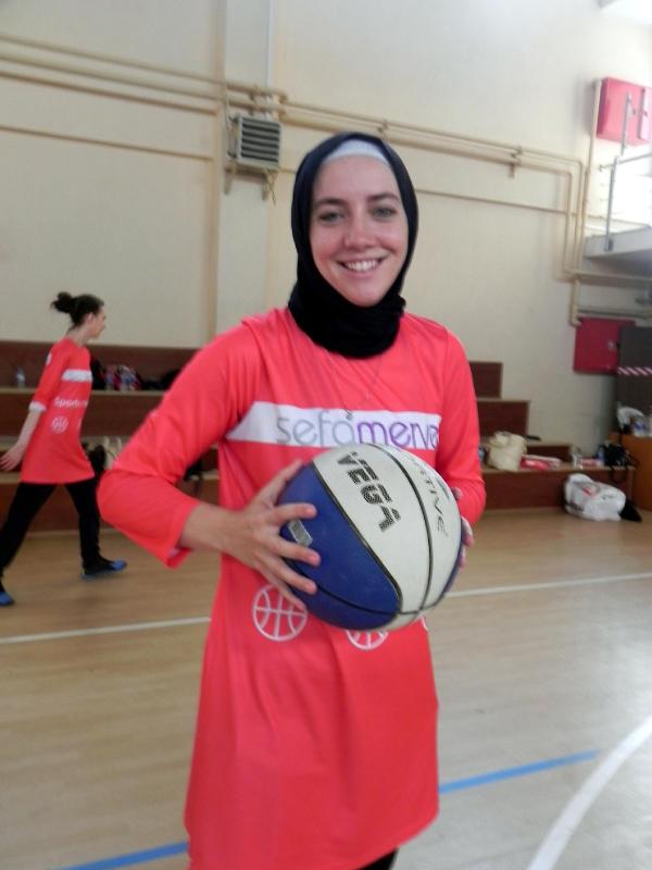ABD'de başlattığı kampanya ile FIBA’ya başörtülü basketbolu kabul ettirdi