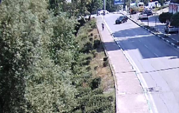 Otomobil dere yatağına uçtu, 2 kardeş ölümden döndü