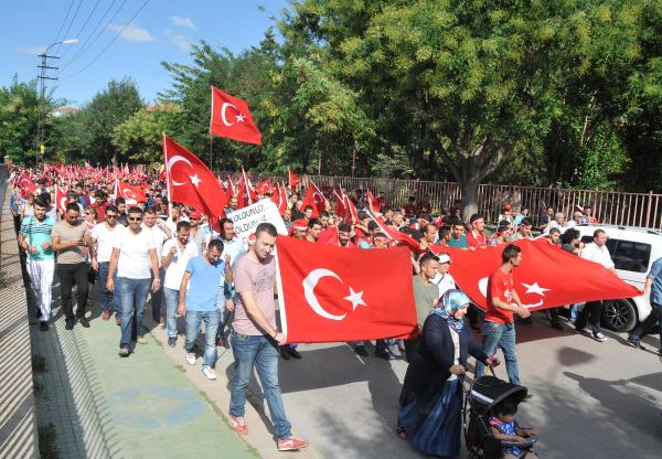 Eskişehir'de 5 bin kişi teröre tepki için yürüdü