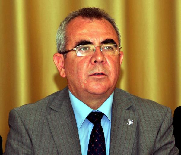 Domates dalında, çiftçi öfkeden kızardı